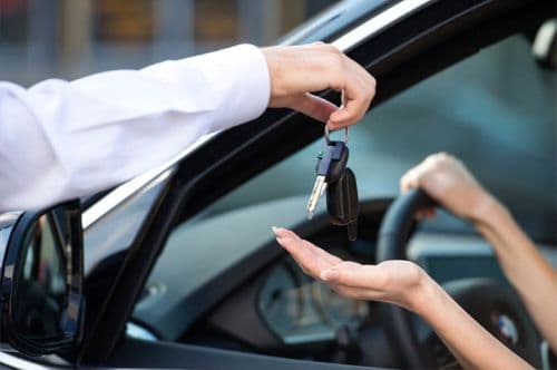 How can travelers choose the best vehicle rental option for their trip to Nepal?